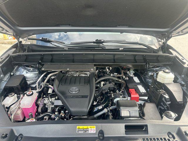 Photo of 2023 Moon Dust Toyota Highlander