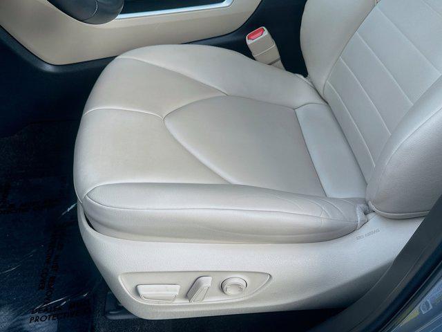 Photo of 2023 Moon Dust Toyota Highlander