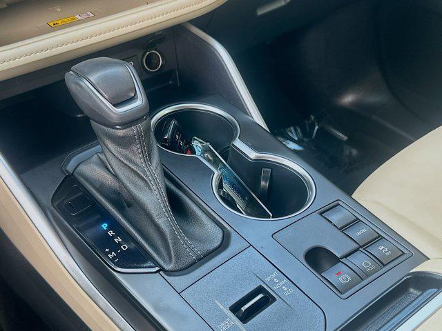 Photo of 2023 Moon Dust Toyota Highlander