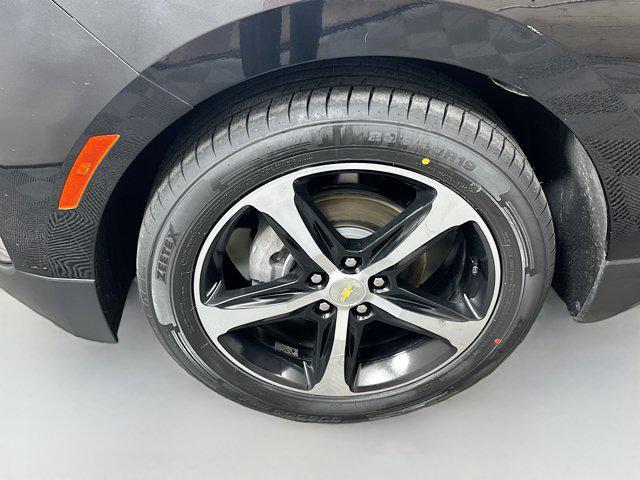 Photo of 2022 Mosaic Black Metallic Chevrolet Equinox
