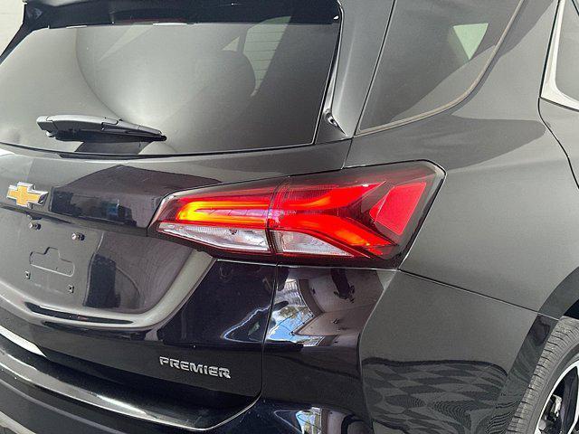 Photo of 2022 Mosaic Black Metallic Chevrolet Equinox