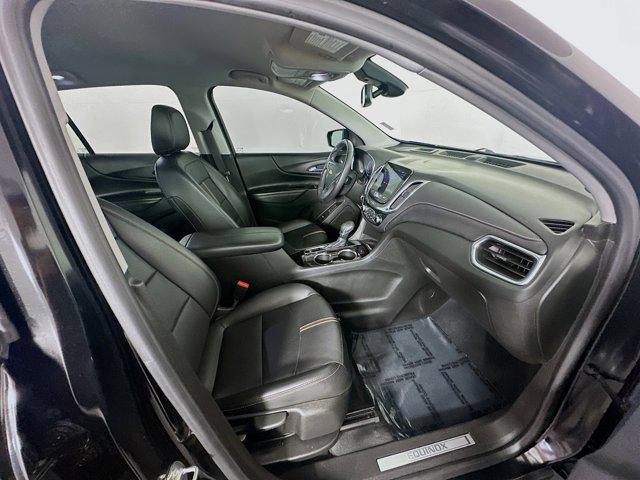 Photo of 2022 Mosaic Black Metallic Chevrolet Equinox