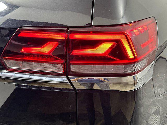 Photo of 2021 Deep Black Volkswagen Atlas
