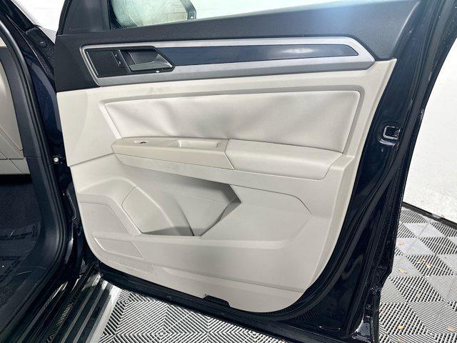 Photo of 2021 Deep Black Volkswagen Atlas
