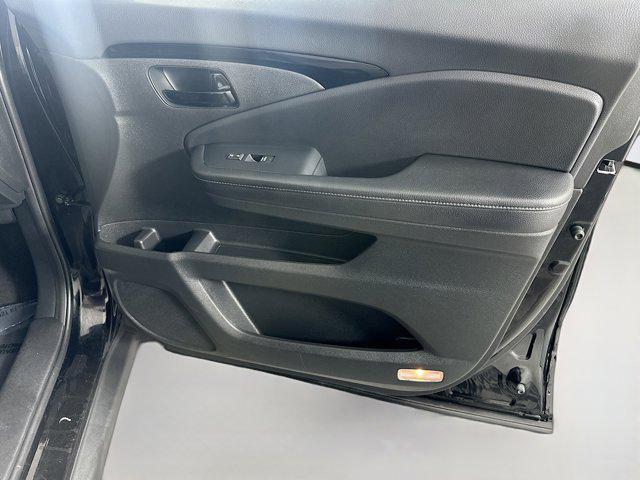 Photo of 2022 Crystal Black Pearl Honda Passport