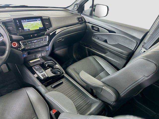 Photo of 2022 Crystal Black Pearl Honda Passport