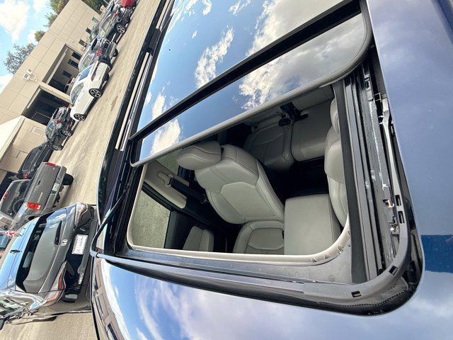 Photo of 2023 Obsidian Blue Pearl Honda Pilot