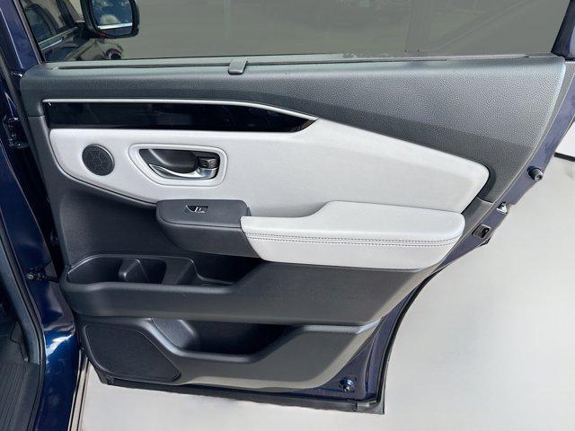 Photo of 2023 Obsidian Blue Pearl Honda Pilot