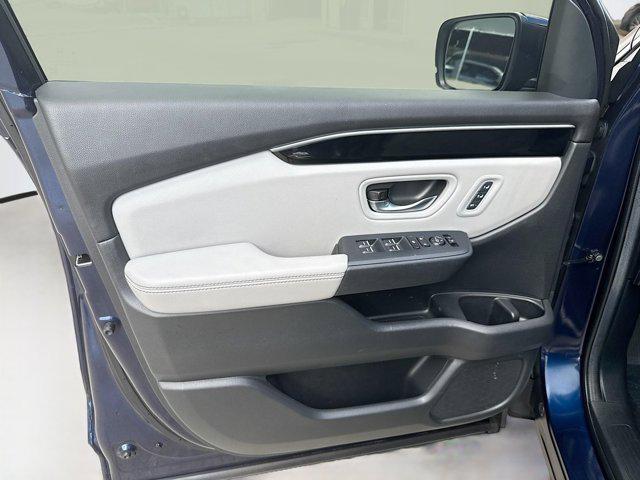 Photo of 2023 Obsidian Blue Pearl Honda Pilot