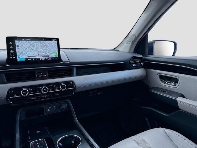 Photo of 2023 Obsidian Blue Pearl Honda Pilot