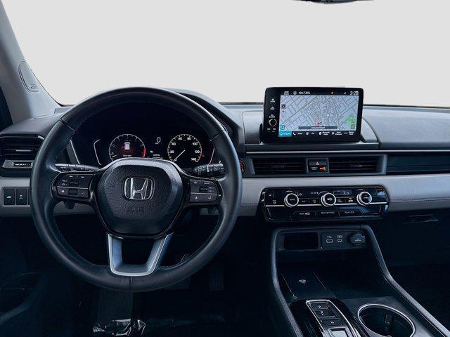Photo of 2023 Obsidian Blue Pearl Honda Pilot