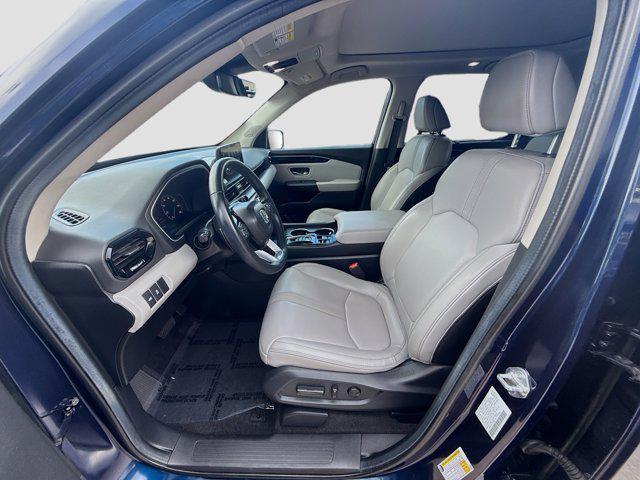 Photo of 2023 Obsidian Blue Pearl Honda Pilot