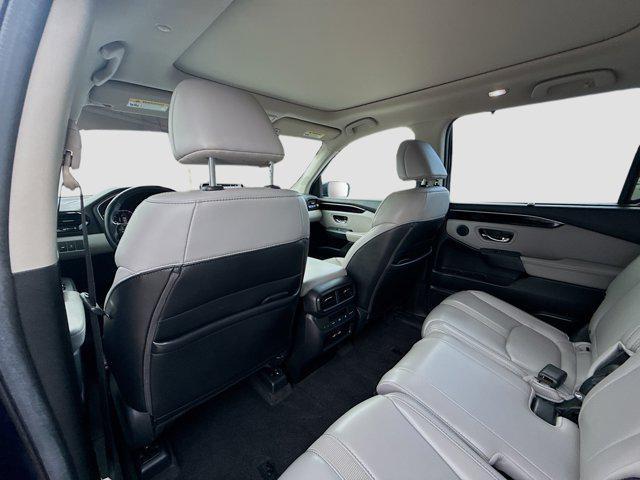Photo of 2023 Obsidian Blue Pearl Honda Pilot