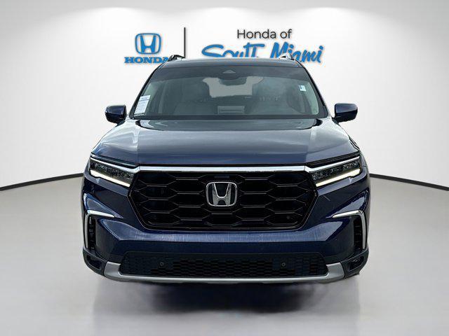 Photo of 2023 Obsidian Blue Pearl Honda Pilot