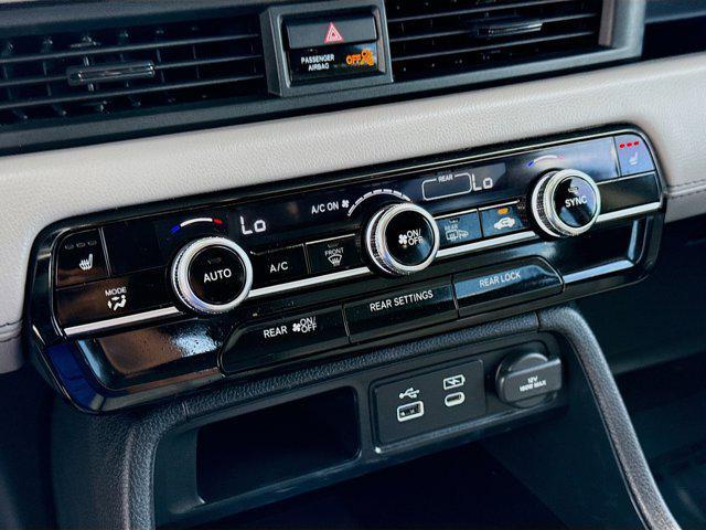 Photo of 2023 Obsidian Blue Pearl Honda Pilot