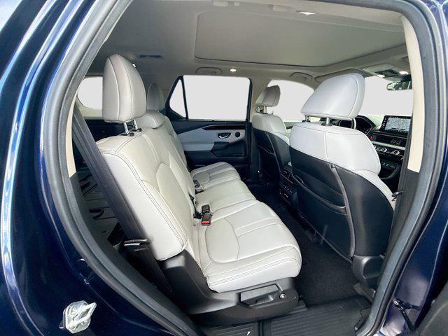 Photo of 2023 Obsidian Blue Pearl Honda Pilot