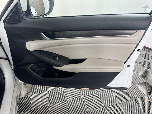 Photo of 2022 Platinum White Pearl Honda Accord