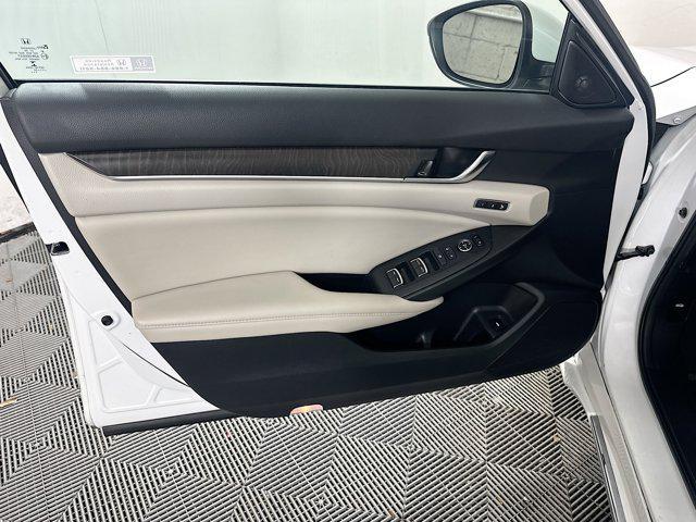 Photo of 2022 Platinum White Pearl Honda Accord