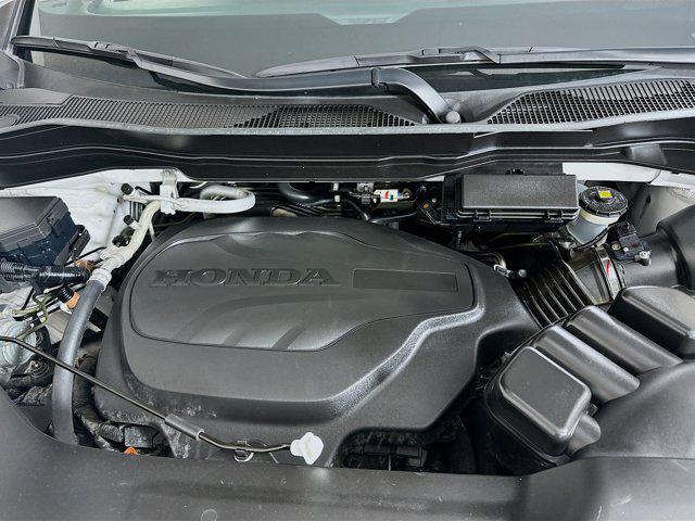 Photo of 2023 Platinum White Pearl Honda Passport