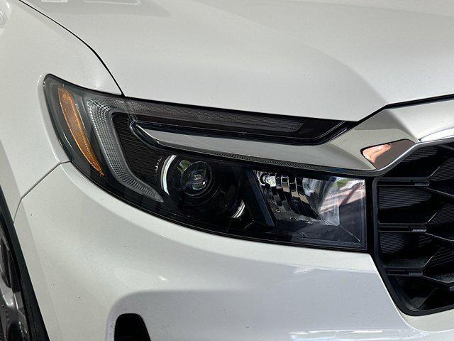 Photo of 2023 Platinum White Pearl Honda Passport