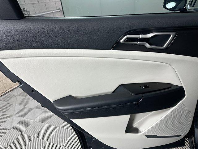 Photo of 2023 Gravity Gray Kia Sportage