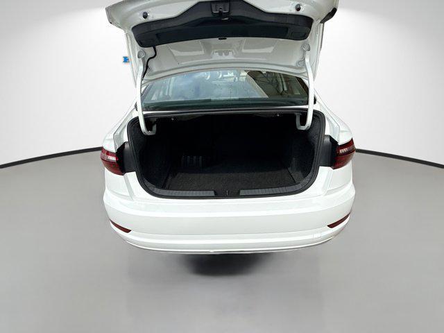 Photo of 2021 Pure White Volkswagen Jetta