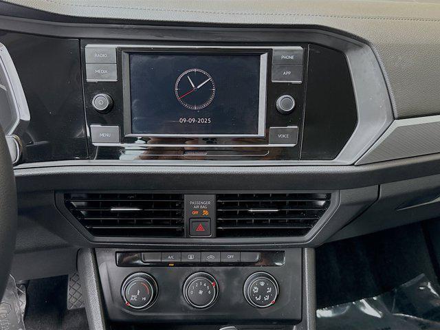 Photo of 2021 Pure White Volkswagen Jetta
