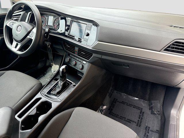 Photo of 2021 Pure White Volkswagen Jetta