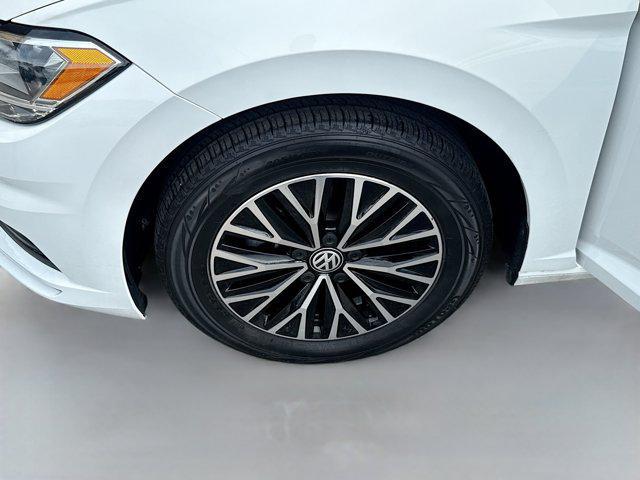 Photo of 2021 Pure White Volkswagen Jetta