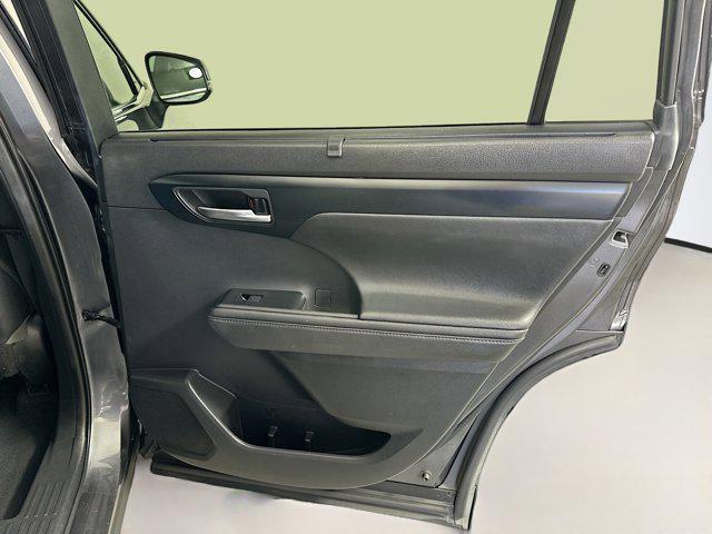 Photo of 2020 Magnetic Gray Metallic Toyota Highlander