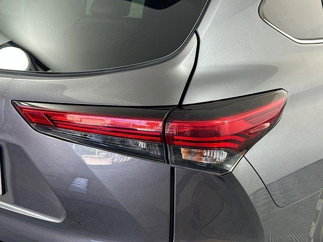 Photo of 2020 Magnetic Gray Metallic Toyota Highlander
