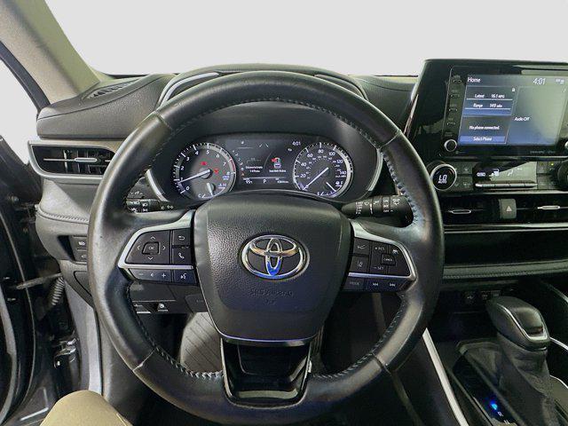 Photo of 2020 Magnetic Gray Metallic Toyota Highlander