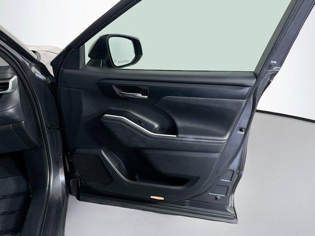 Photo of 2020 Magnetic Gray Metallic Toyota Highlander