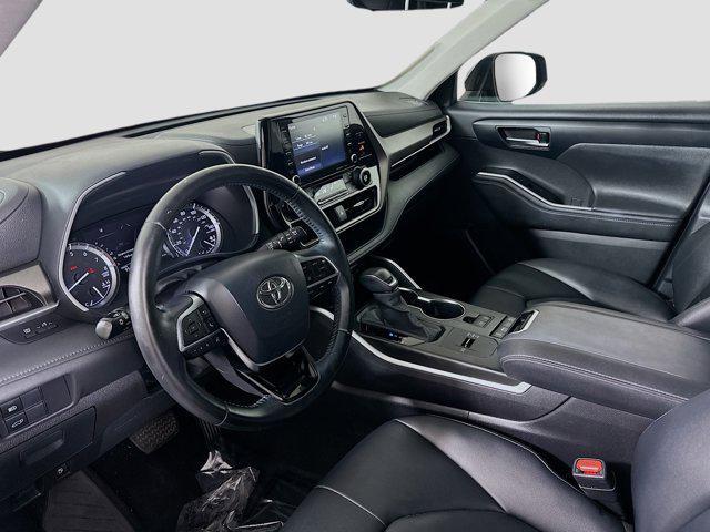 Photo of 2020 Magnetic Gray Metallic Toyota Highlander