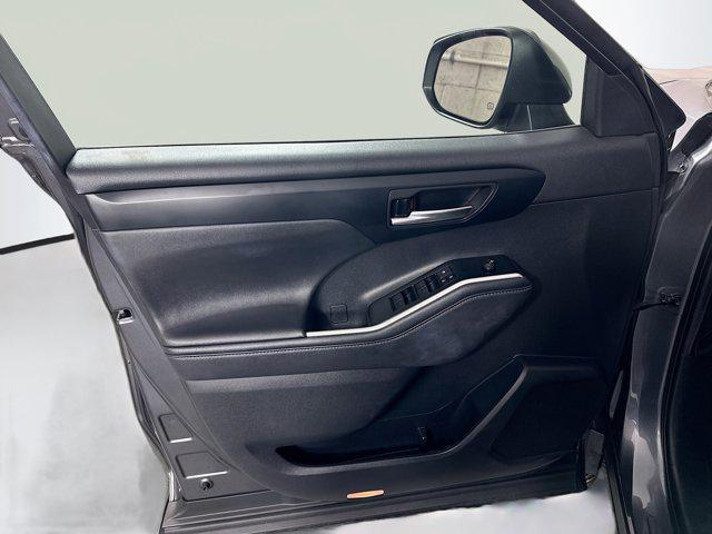 Photo of 2020 Magnetic Gray Metallic Toyota Highlander