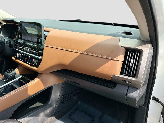 Photo of 2022 Pearl White Tricoat Nissan Pathfinder