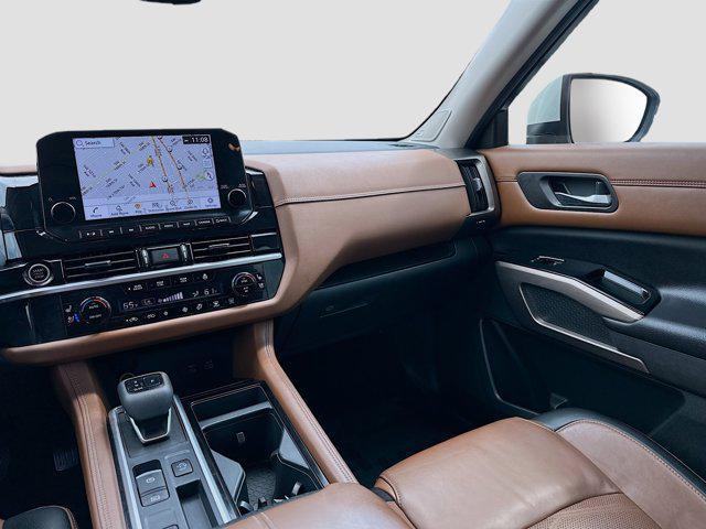Photo of 2022 Pearl White Tricoat Nissan Pathfinder