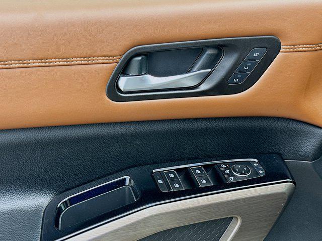 Photo of 2022 Pearl White Tricoat Nissan Pathfinder