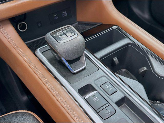 Photo of 2022 Pearl White Tricoat Nissan Pathfinder