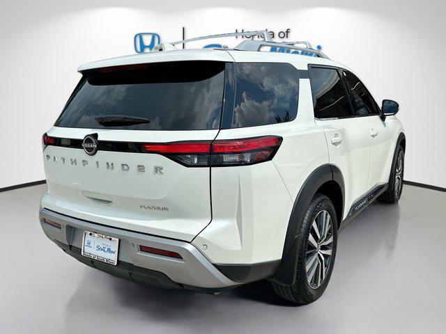 Photo of 2022 Pearl White Tricoat Nissan Pathfinder