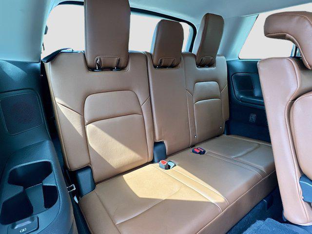 Photo of 2022 Pearl White Tricoat Nissan Pathfinder