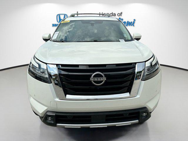 Photo of 2022 Pearl White Tricoat Nissan Pathfinder