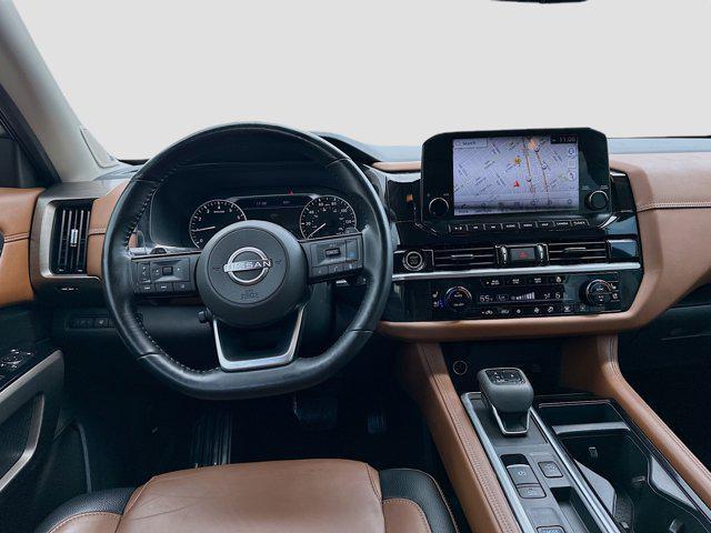 Photo of 2022 Pearl White Tricoat Nissan Pathfinder