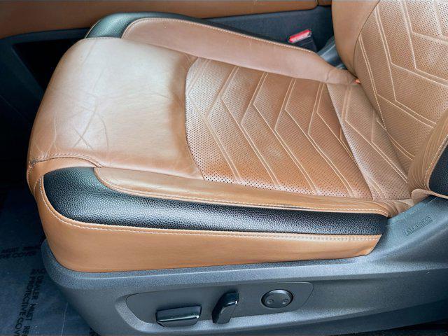 Photo of 2022 Pearl White Tricoat Nissan Pathfinder