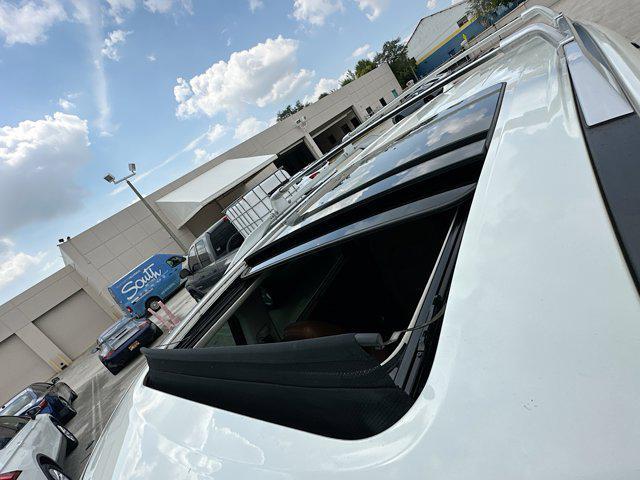Photo of 2022 Pearl White Tricoat Nissan Pathfinder
