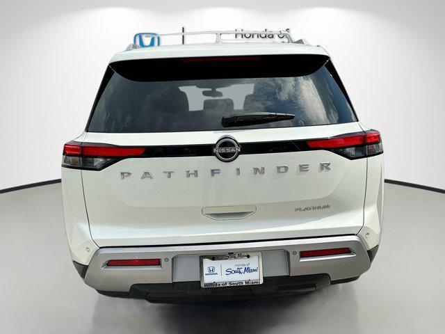 Photo of 2022 Pearl White Tricoat Nissan Pathfinder