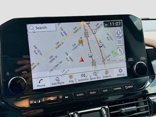 Photo of 2022 Pearl White Tricoat Nissan Pathfinder