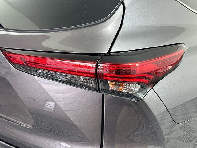 Photo of 2022 Magnetic Gray Metallic Toyota Highlander