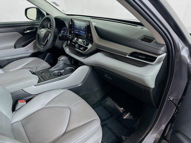 Photo of 2022 Magnetic Gray Metallic Toyota Highlander