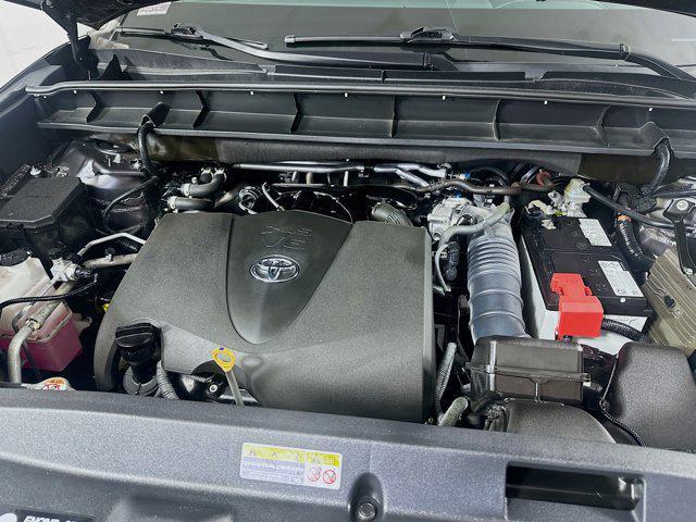 Photo of 2022 Magnetic Gray Metallic Toyota Highlander